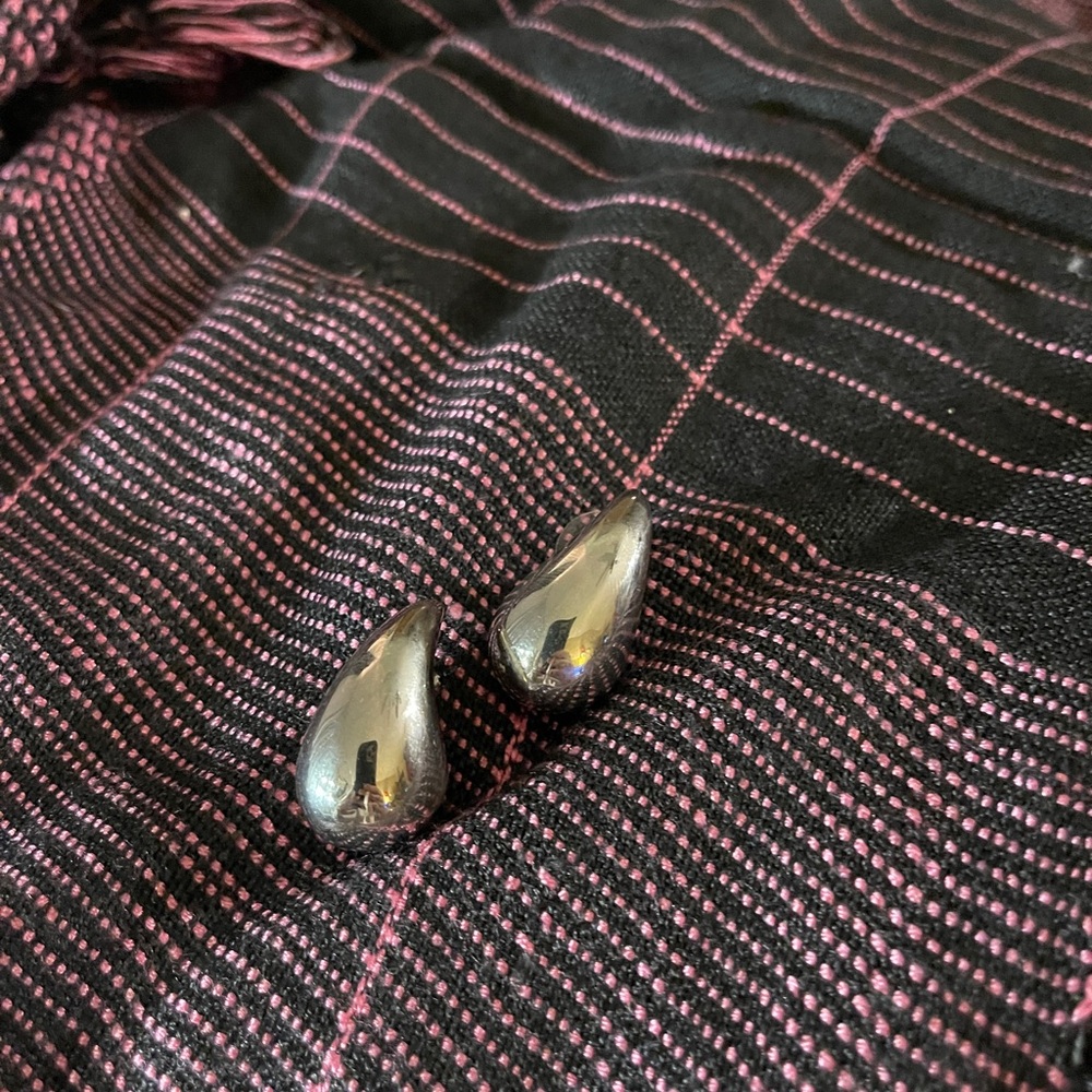 Silver Teardrop Earrings‎